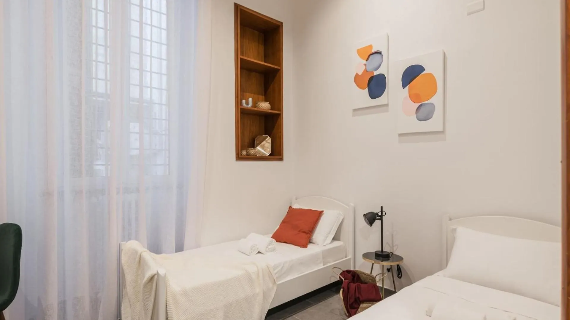 The Best Rent - Three-Bedroom Apartment In Manzoni District Řím